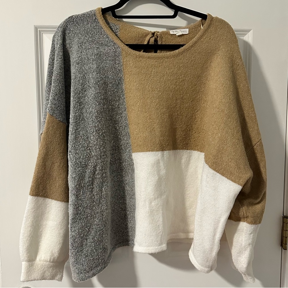 Color block key hole sweater